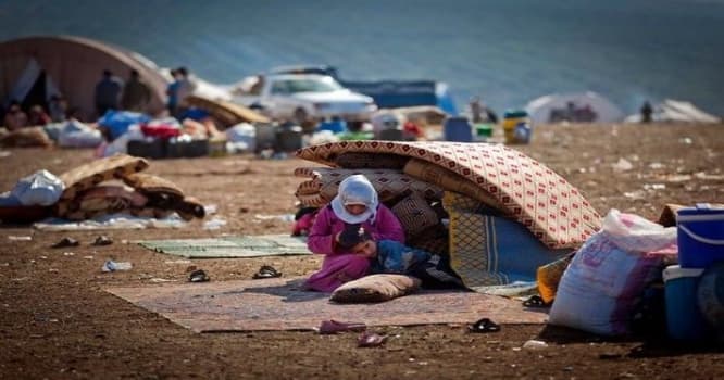 Qaçqın düşərgəsinə aviazərbələr zamanı onlarla insan ölüb