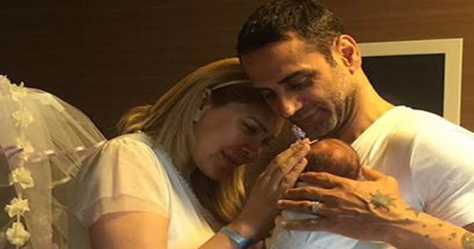 Xoşqədəmin körpəsi ilə ilk FOTOSU