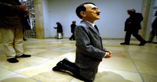 Hitlerin heykəli 17 mln. dollara satıldı
