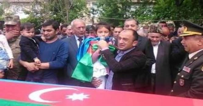 Şəhid kapitanın qızı hər kəsi göz yaşına boğdu – VİDEO