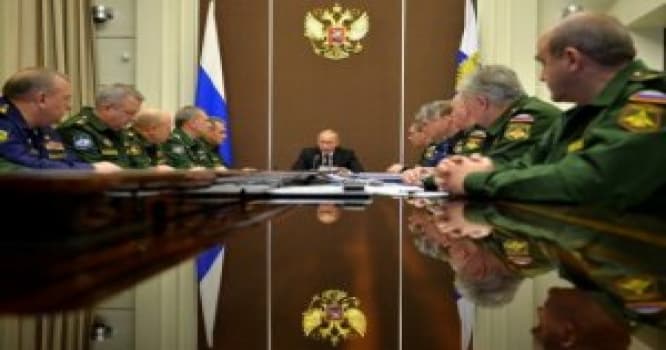 Putin generalları toplayır
