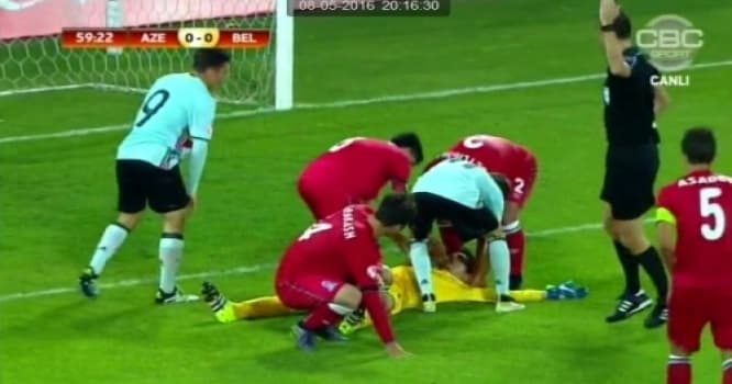 Beyni silkələnən azərbaycanlı futbolçudan xəbər var