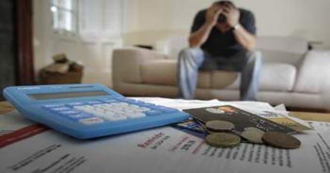Banklar insanları sıxışdırır - Kredit borcları pik həddə