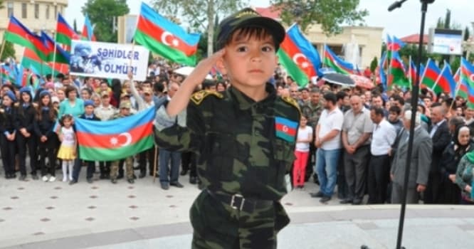 Şəhidlərin medalları atalarına verildi - FOTOLAR
