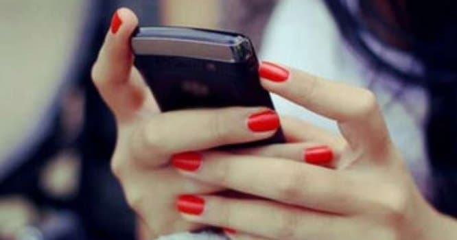 Həyat yoldaşının telefonunu yoxlayan qadınlara ŞOK!