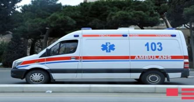 Qaxda motorollerlə ağaca çırpılan yeniyetmə komaya düşüb