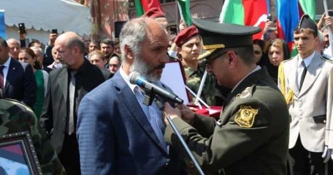 Daha bir şəhidin medalı atasına təqdim olundu