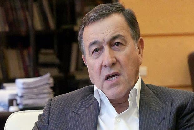 Azərbaycanlı oliqarxın işçiləri maaşa görə etiraz edir