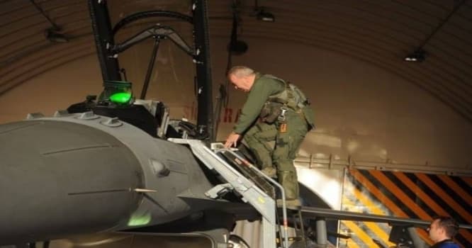 Türk general F-16 ilə PKK əməliyyatında - FOTO