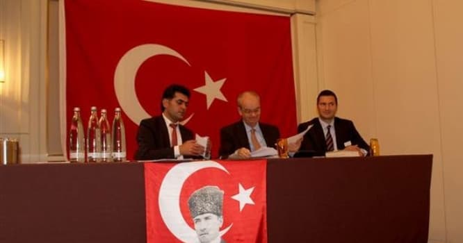 General əsəbləşdi: “Ordumuz 400 şəhid verib, sizsə...”