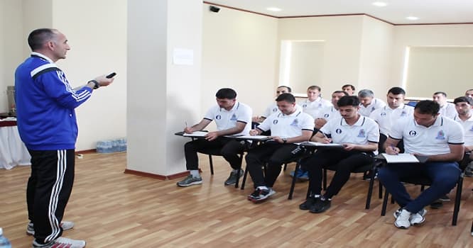 Bobo Azərbaycanda məşqçilik kurslarına yazıldı - FOTO