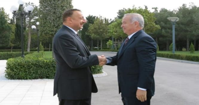 İslam Kərimov İlham Əliyevi təbrik etdi