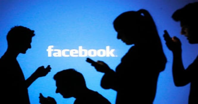 “Facebook” istifadəçilərinin söhbətlərinə qulaq asır