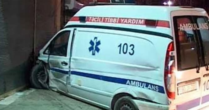 İçində xəstə olan “Təcili tibbi yardım” maşını qəzaya düşdü