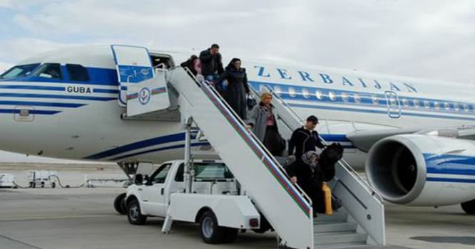 Bakı aeroportunda sərnişinlər təyyarədən çıxarıldı