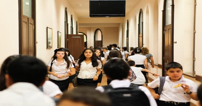 Bakıda məktəblərin anadilli bölmələri bağlanır?