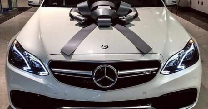 Ata qızının bağça müəlliməsinə "Mercedes" bağışladı - FOTO