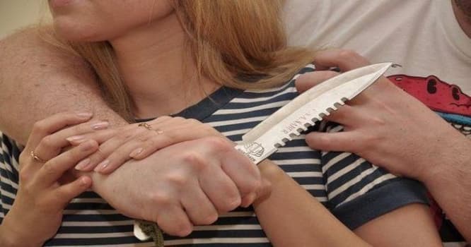 Samuxda dəhşətli cinayət: Qardaş bacısının boğazını kəsdi