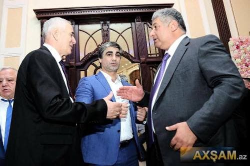 Rafael Ağayevə bahalı maşını hansı nazir hədiyyə edib? - FOTO