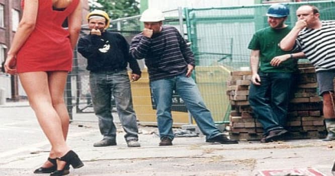 Yanındakı qıza sataşanları görün nə hala saldı - VİDEO