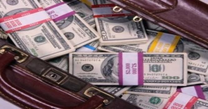 Azərbaycanda dollarlaşma 80 faizi keçdi