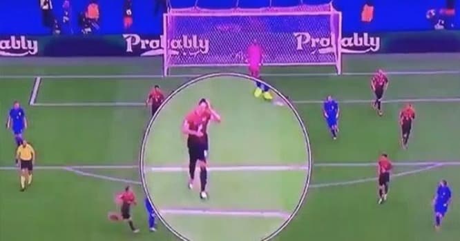 Qol vaxtı saçını sığallayan türk futbolçu DANIŞDI