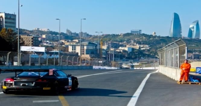 Bakı yarışı zamanı təkərlər dağıla bilər - Pirelli