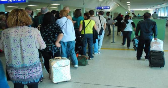 Bakı aeroportunda nə baş verir? - 600 sərnişin saatlardır gözləyir