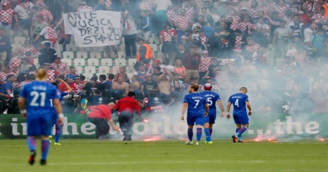 UEFA Xorvatiya Futbol Federasiyasını cəzalandırdı