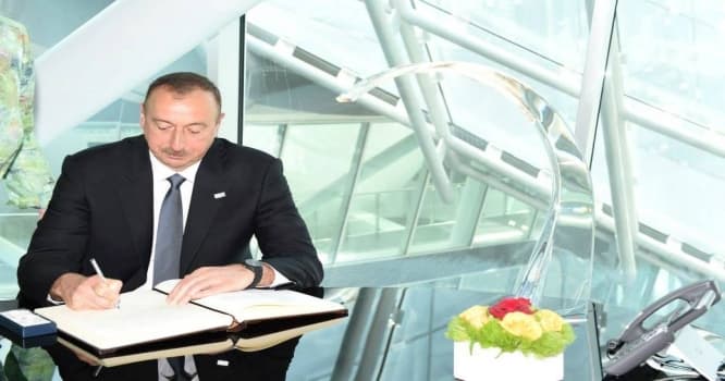 Prezident bu şəxsləri təltif etdi