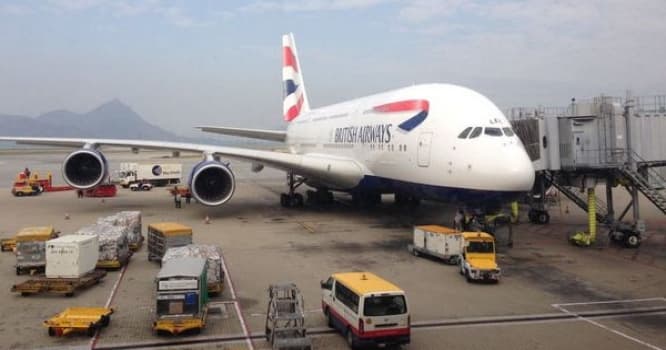 London aeroportunda həyəcanlı anlar - VİDEO