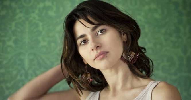 Azərbaycanlı aktrisa Nyu-York küçələrində bikinidə - FOTO
