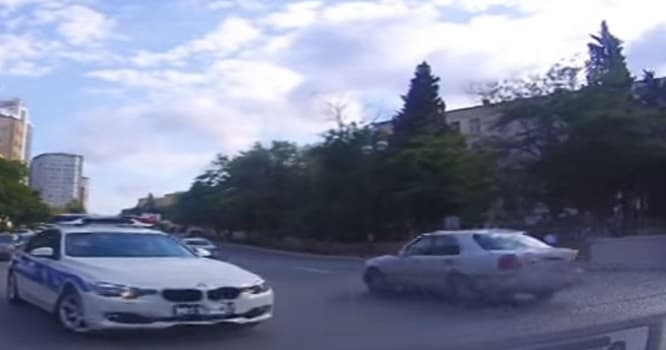Bakıda yol polisinin 60 manat və 3 ballıq qayda pozuntusu - VİDEO