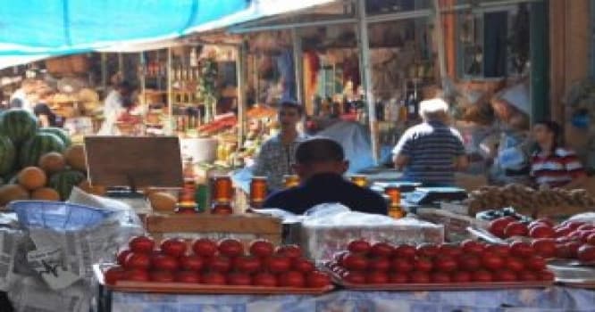 4 nəfərlik azərbaycanlı ailəsinin 120 manatlıq bayram süfrəsi