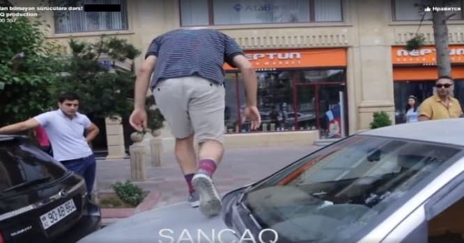 Bakıda gənc avtomobilini piyada keçidində saxlayan sürücüyə dərs keçdi – VİDEO