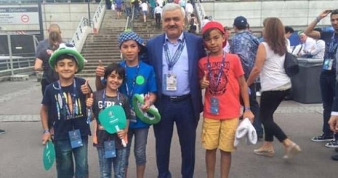 Rövnəq Abdullayev balaca futbolçularımızı Paris aeroportunda qarşıladı - FOTO