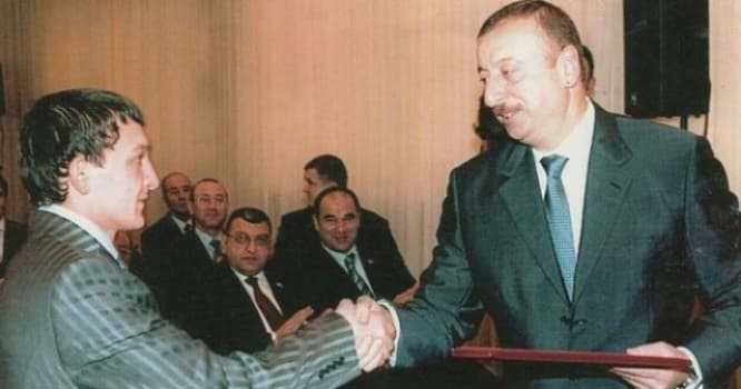 Dünya çempionumuz acınacaqlı durumda - Taksi sürür...