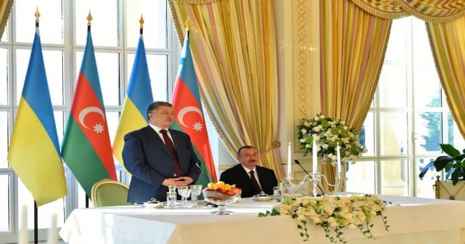 Poroşenkonun şərəfinə rəsmi ziyafət təşkil edildi