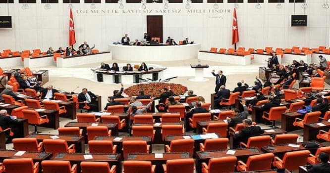 Türkiyə parlamentinə bomba atıldı