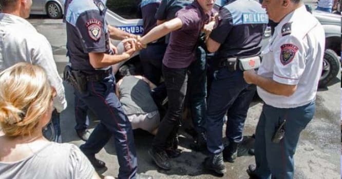 Ermənistanda kütləvi həbslər başladı - FOTOLAR