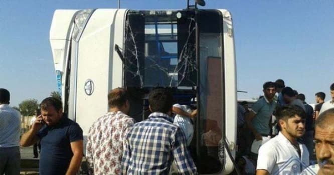 Bakıda avtobus qəzası: Avtobus niyə aşdı?