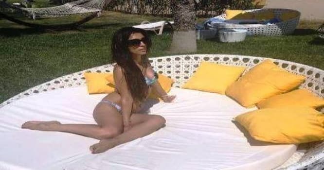 Azərbaycanlı rəqqasə bikinidə FOTOLAR