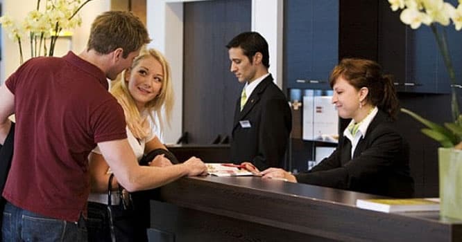 Azərbaycanda hotellərə qız ilə getmək PROBLEMİ