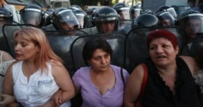 Yerevanda qiyamçıların qohumlarının həbsləri başladı