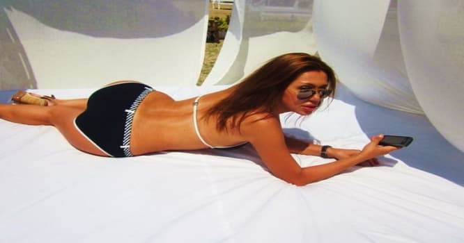 Azərbaycanlı model cazibədar geyimdə - FOTO