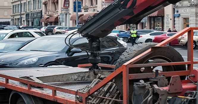 Azərbaycanlı "Mersedes"i evakuatorla qaçırmaq istədi - Moskvada