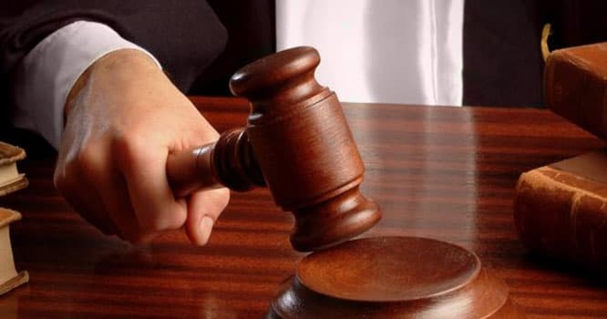 Konstitusiya Məhkəməsinin iki üzvü vəzifəsindən uzaqlaşdırıldı
