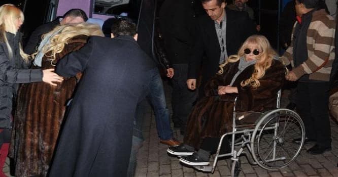Tanınan sənətçi əlil arabasından qalxdı, halı pisləşdi