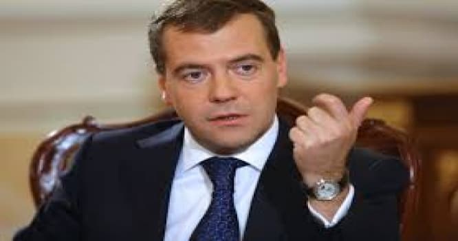 Dmitri Medvedyevin istefası gündəmə gəldi