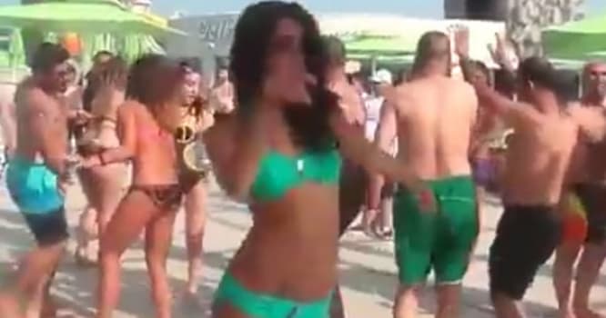 Bakıya axın edən ərəblər "Dalğa Beach"də qızlarla belə kef edir - VİDEO